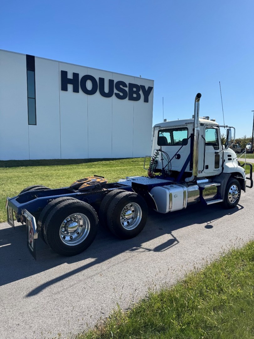 2017 MACK CXU613 - USED TRUCKS DAY CAB - image 6